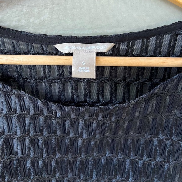 Banana Republic Mesh Blouse Size small - Picture 2 of 4
